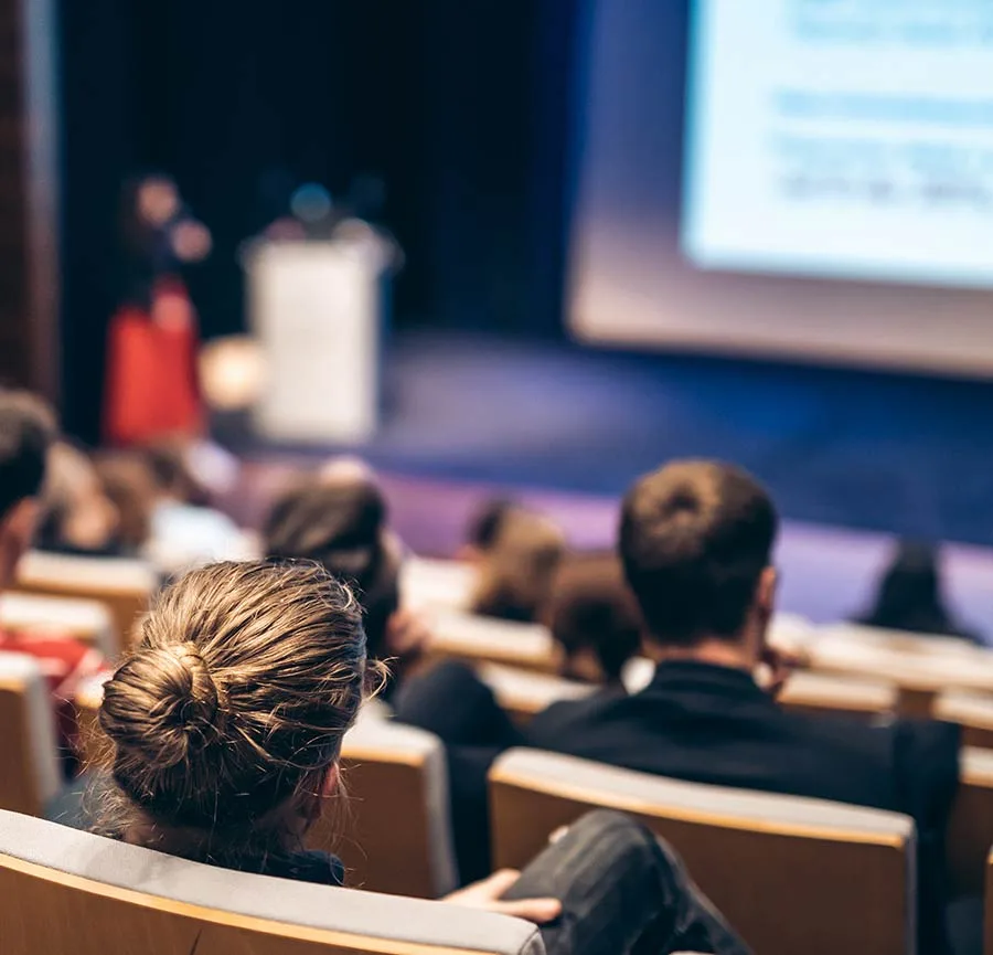 Conferencia «La escultura como cuerpo de la Memoria»